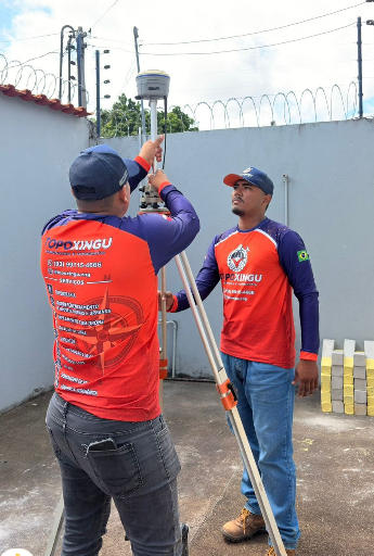 Equipe Topo Xingu realizando serviços de engenharia e topografia