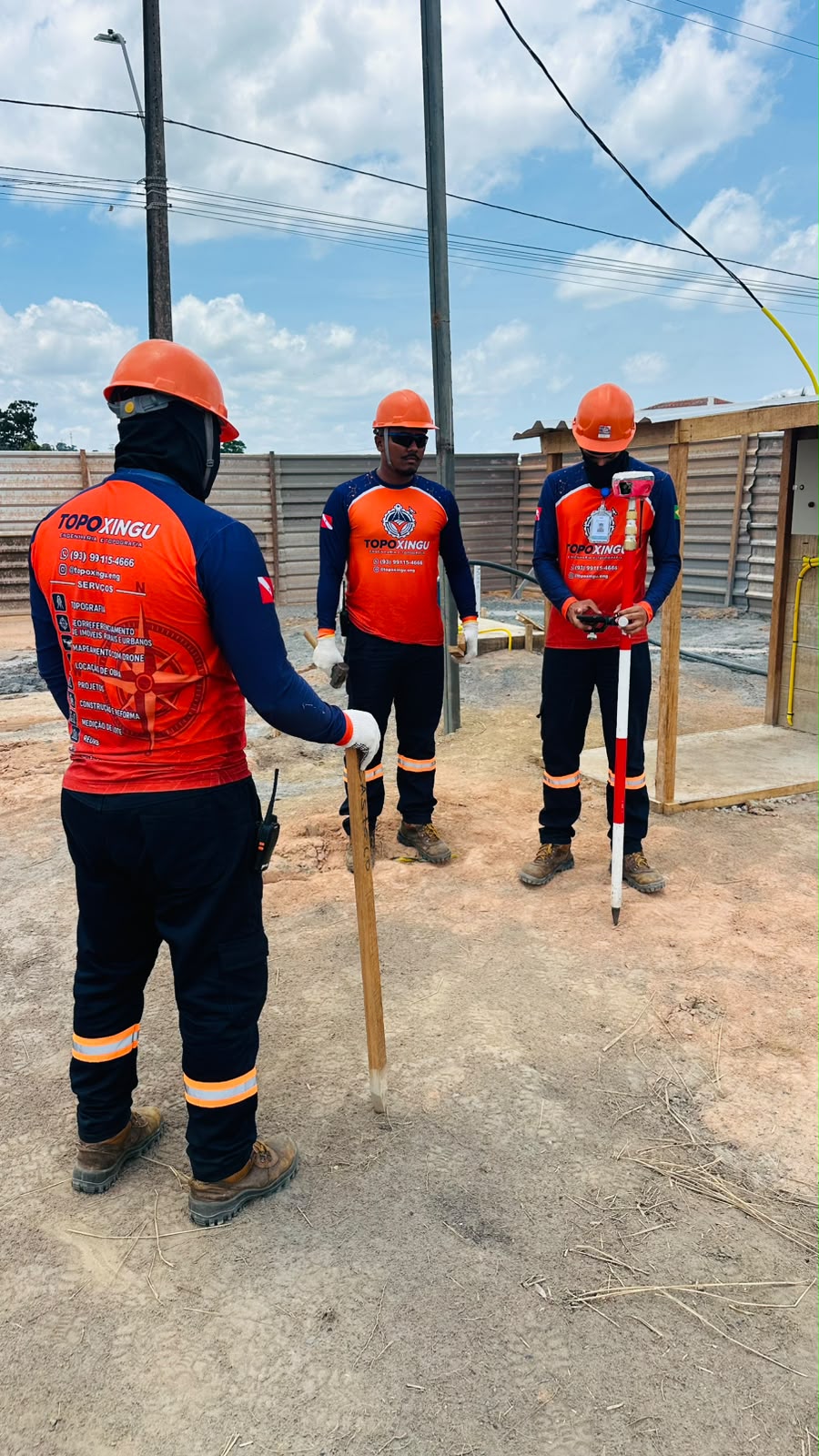 Equipe Topo Xingu realizando serviços de engenharia e topografia